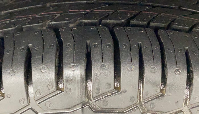 2019 Maruti Dzire VXI AMT, Petrol, Automatic, 57,928 km, Right Front Tyre Tread