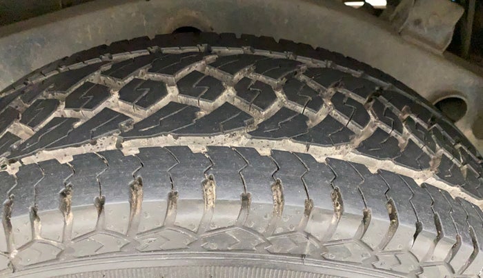 2011 Mahindra Thar CRDE 4X4 AC, Diesel, Manual, 60,803 km, Right Rear Tyre Tread