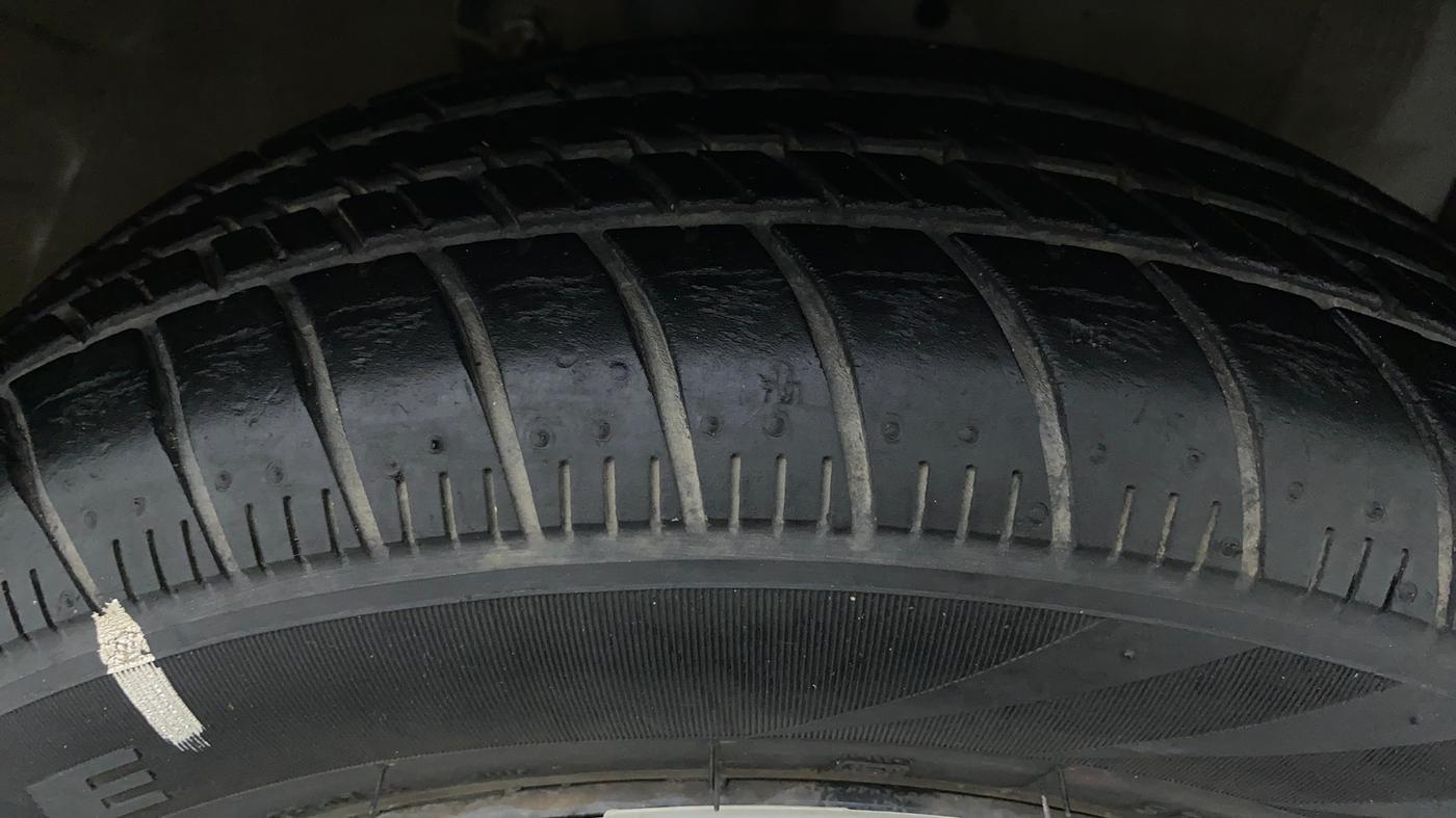 2019 Maruti Celerio ZXI D, Petrol, Manual, 10,700 km, Right Front Tyre Tread