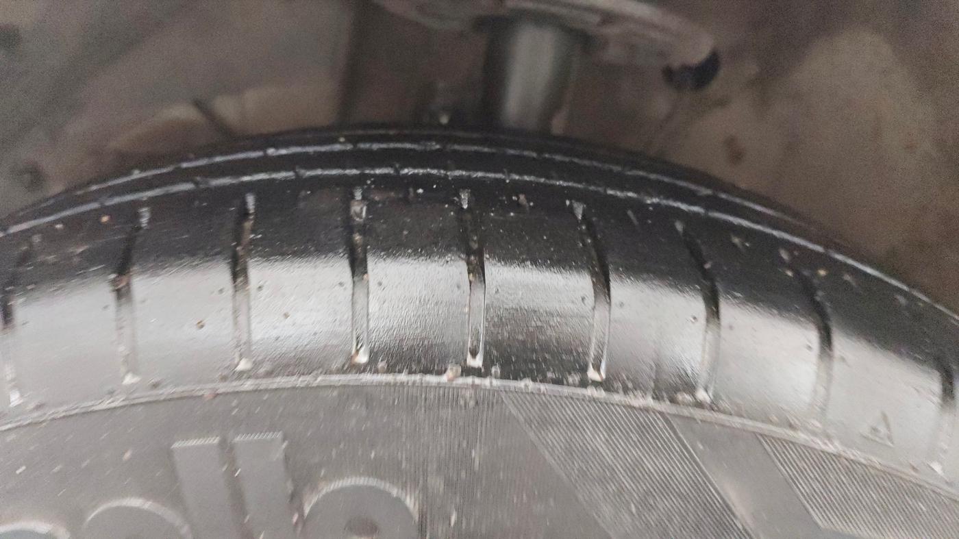 2024 Maruti Dzire ZXI CNG, CNG, Manual, 26,588 km, Left Front Tyre Tread