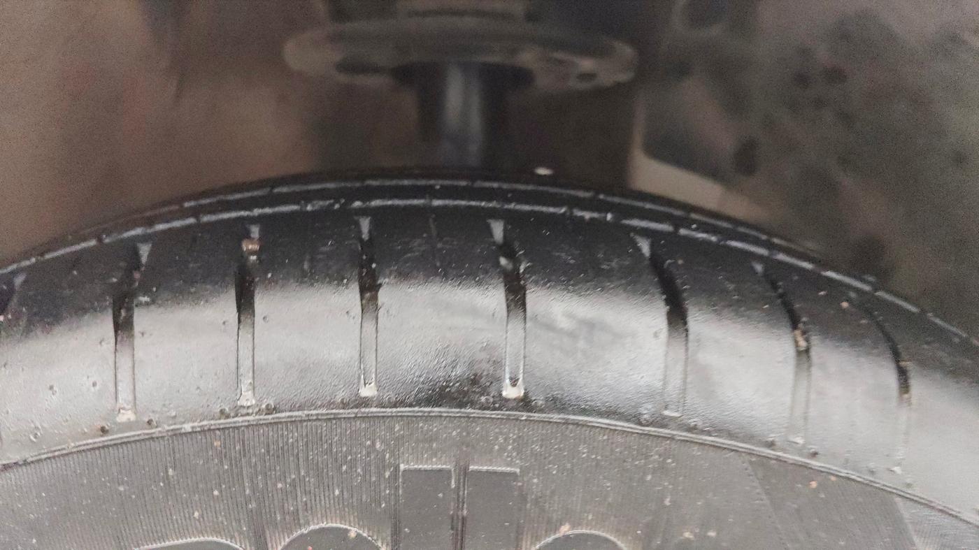 2024 Maruti Dzire ZXI CNG, CNG, Manual, 26,588 km, Right Front Tyre Tread