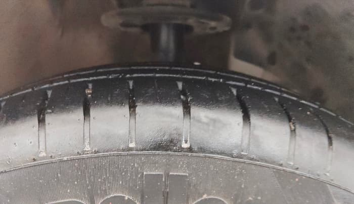 2024 Maruti Dzire ZXI CNG, CNG, Manual, 26,588 km, Right Front Tyre Tread