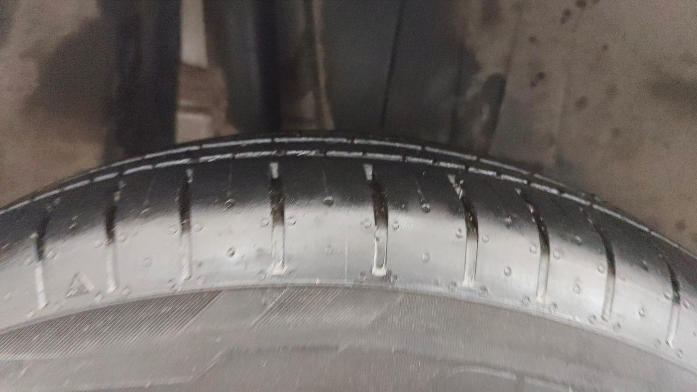 2024 Maruti Dzire ZXI CNG, CNG, Manual, 26,588 km, Right Rear Tyre Tread
