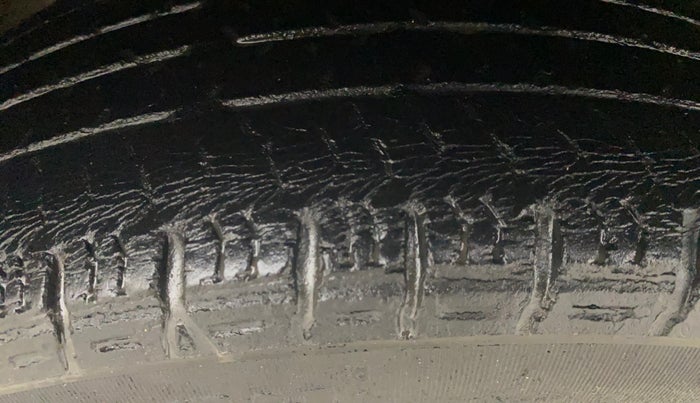 2016 Maruti Alto K10 LXI, Petrol, Manual, 85,465 km, Left Front Tyre Tread