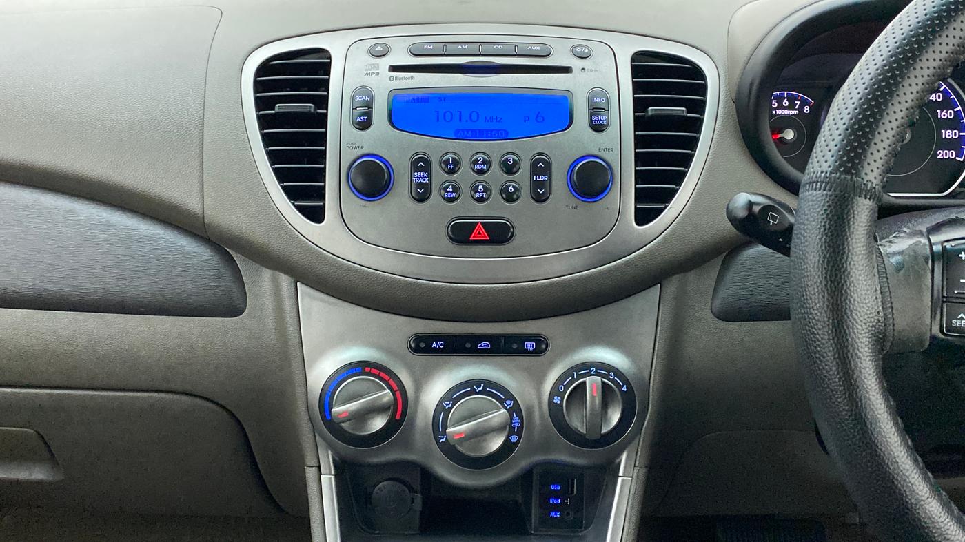 2012 Hyundai i10 ASTA 1.2 AT KAPPA2 WITH SUNROOF, Petrol, Automatic, 41,966 km, Air Conditioner