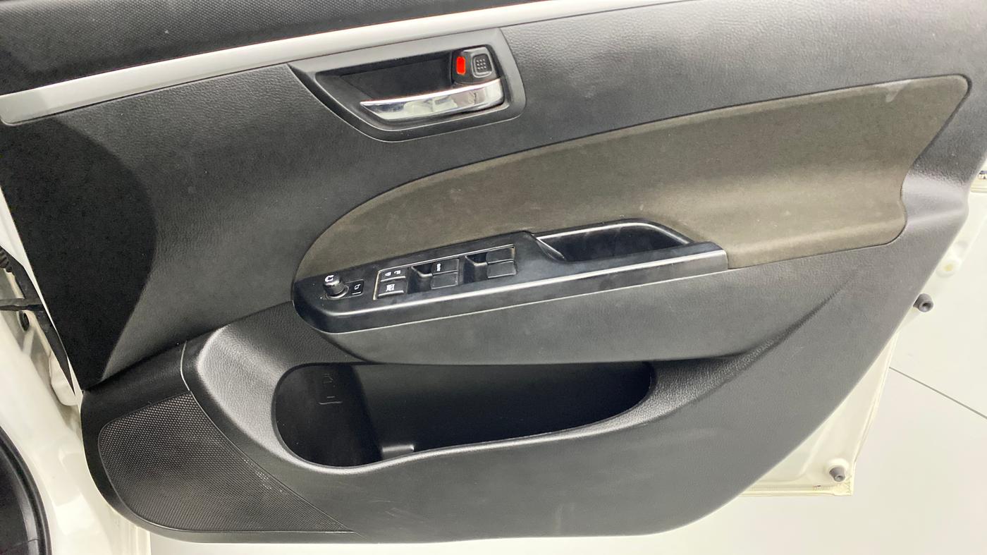 2016 Maruti Swift ZDI, Diesel, Manual, 47,034 km, Driver Side Door Panels Control