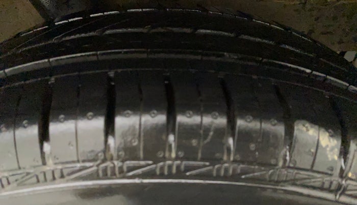 2011 Toyota Etios Liva G, Petrol, Manual, 50,056 km, Left Front Tyre Tread