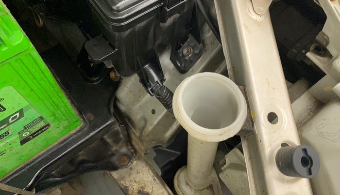 2011 Toyota Etios Liva G, Petrol, Manual, 50,056 km, Front windshield - Wiper bottle cap missing