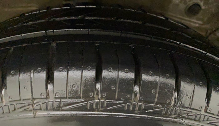 2011 Toyota Etios Liva G, Petrol, Manual, 50,056 km, Left Rear Tyre Tread