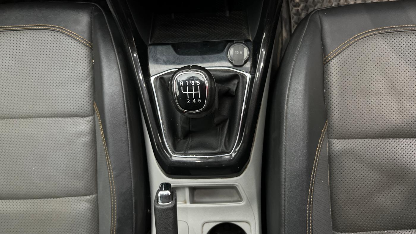 2021 Skoda KUSHAQ STYLE 1.0L TSI MT, Petrol, Manual, 98,136 km, Gear Lever