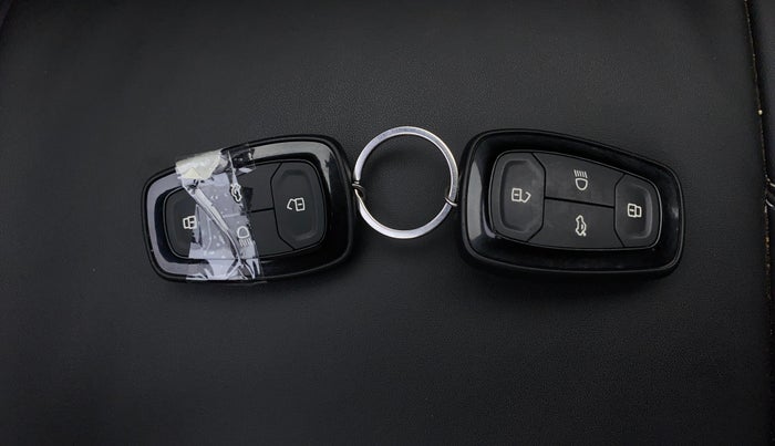 2023 Tata PUNCH ACCOMPLISHED MT, Petrol, Manual, 42,484 km, Key Close Up