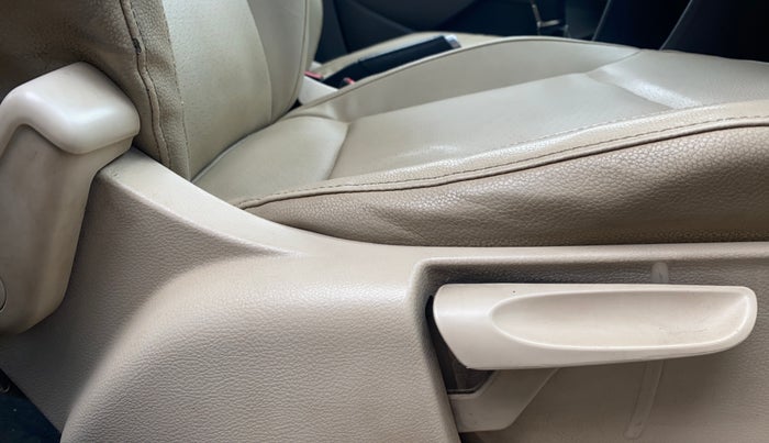 2013 Volkswagen Vento HIGHLINE 1.6 MPI, Petrol, Manual, 1,17,067 km, Driver Side Adjustment Panel