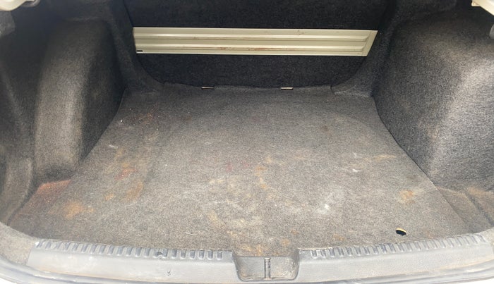 2013 Volkswagen Vento HIGHLINE 1.6 MPI, Petrol, Manual, 1,17,067 km, Boot Inside