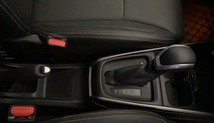 2025 Maruti XL6 ALPHA AT, Petrol, Automatic, 19,583 km, Gear Lever