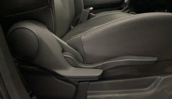 2025 Maruti XL6 ALPHA AT, Petrol, Automatic, 19,583 km, Driver Side Adjustment Panel