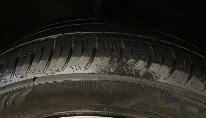 2025 Maruti XL6 ALPHA AT, Petrol, Automatic, 19,583 km, Right Front Tyre Tread