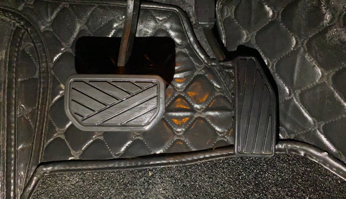 2025 Maruti XL6 ALPHA AT, Petrol, Automatic, 19,583 km, Pedals