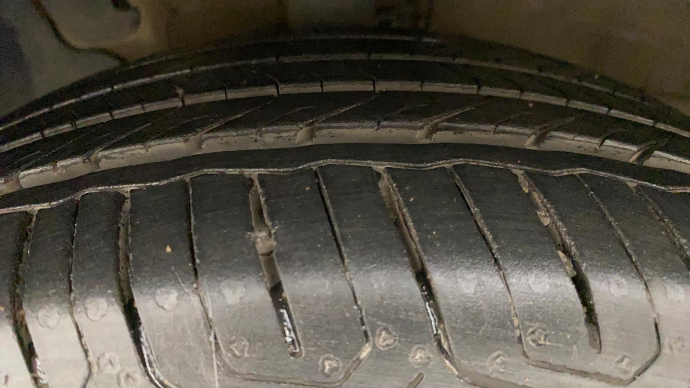 2017 Hyundai Verna 1.6 VTVT SX, CNG, Manual, 76,060 km, Left Front Tyre Tread