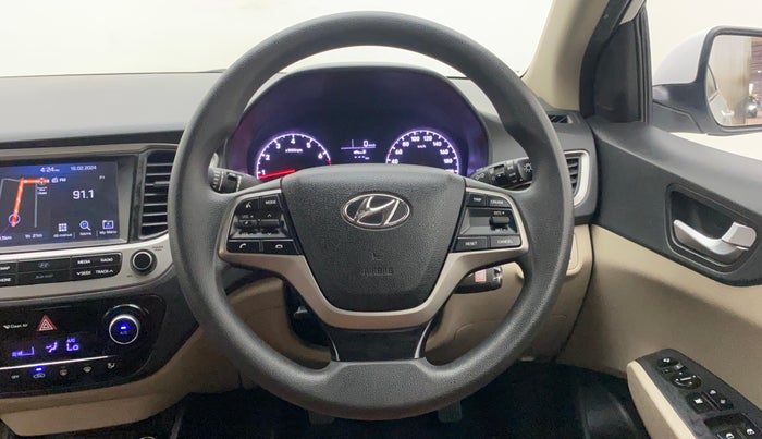 2017 Hyundai Verna 1.6 VTVT SX, CNG, Manual, 76,060 km, Steering Wheel Close Up