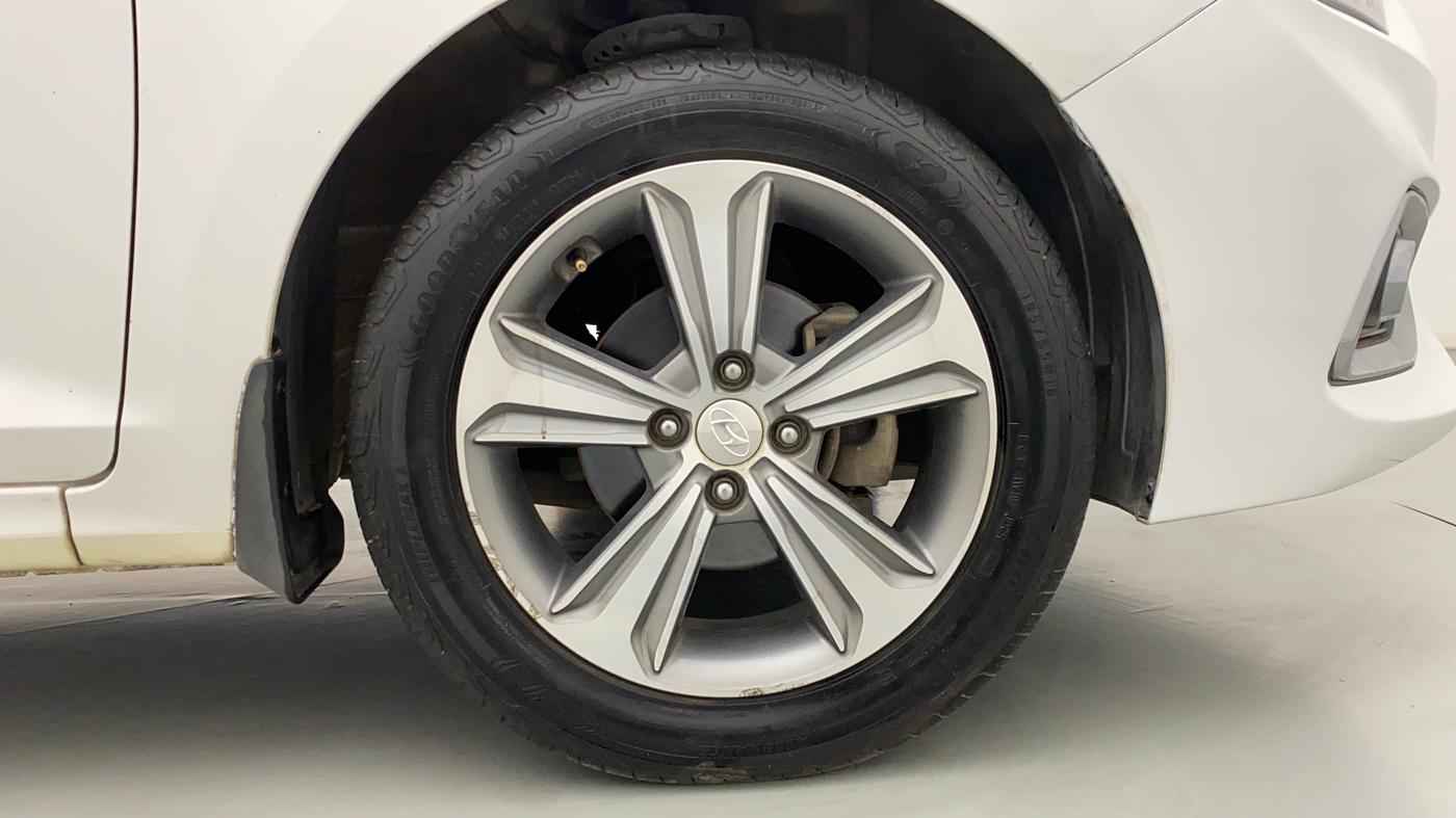 2017 Hyundai Verna 1.6 VTVT SX, CNG, Manual, 76,060 km, Right Front Wheel