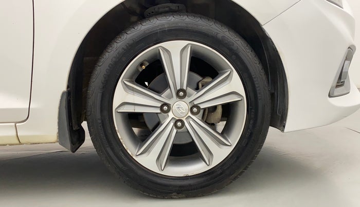 2017 Hyundai Verna 1.6 VTVT SX, CNG, Manual, 76,060 km, Right Front Wheel
