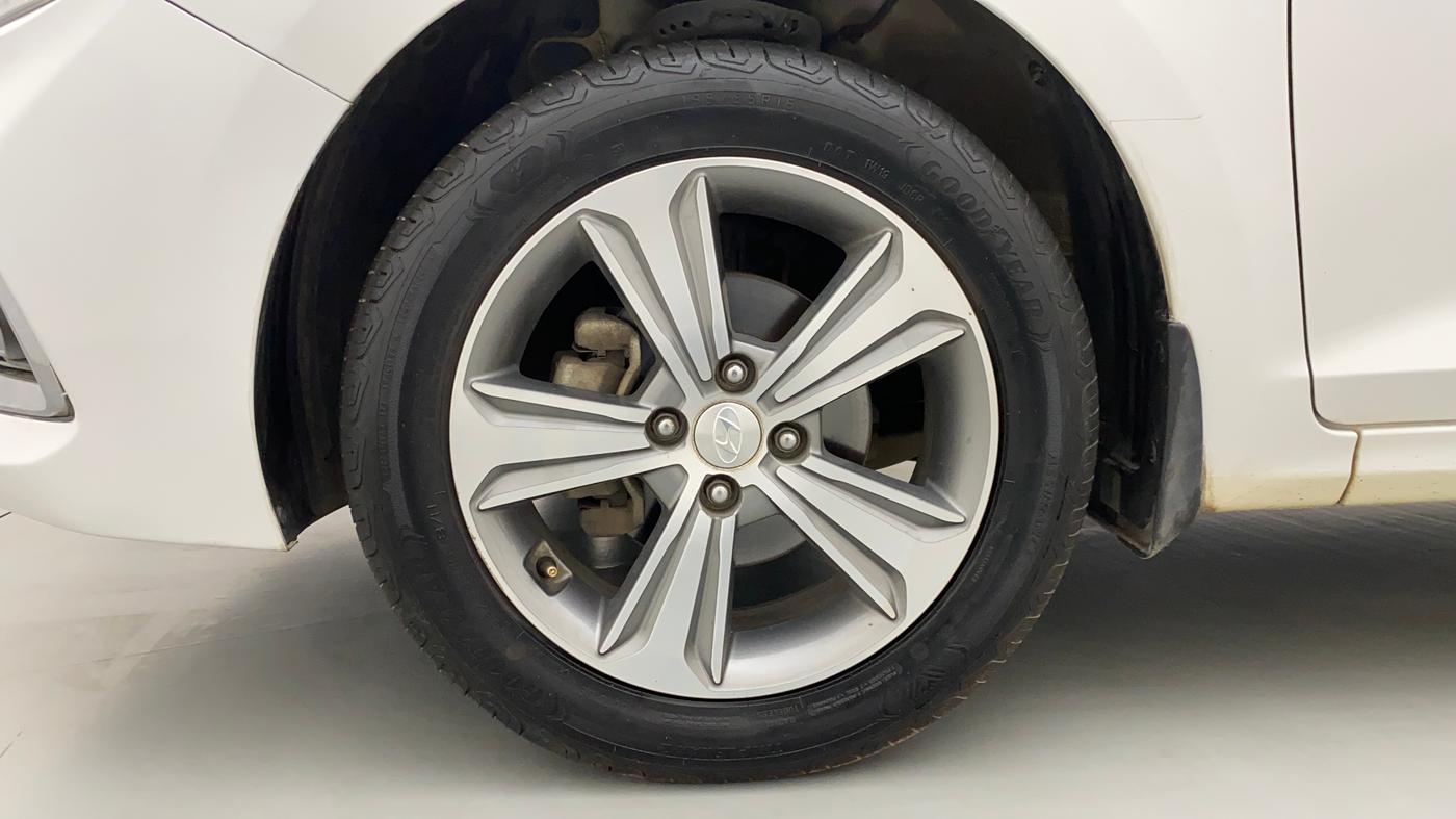 2017 Hyundai Verna 1.6 VTVT SX, CNG, Manual, 76,060 km, Left Front Wheel