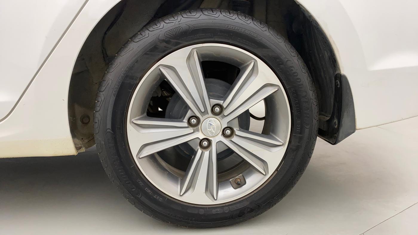 2017 Hyundai Verna 1.6 VTVT SX, CNG, Manual, 76,060 km, Left Rear Wheel