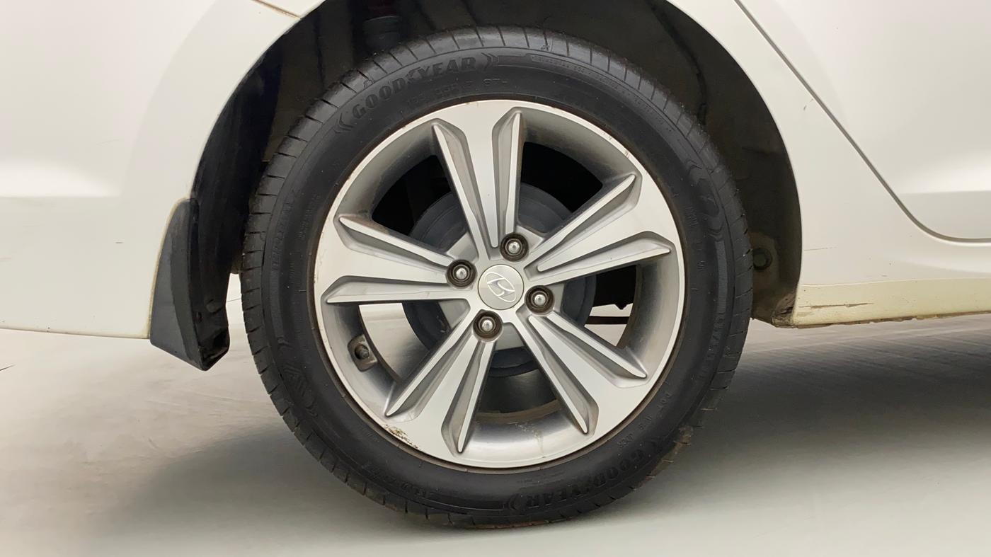 2017 Hyundai Verna 1.6 VTVT SX, CNG, Manual, 76,060 km, Right Rear Wheel