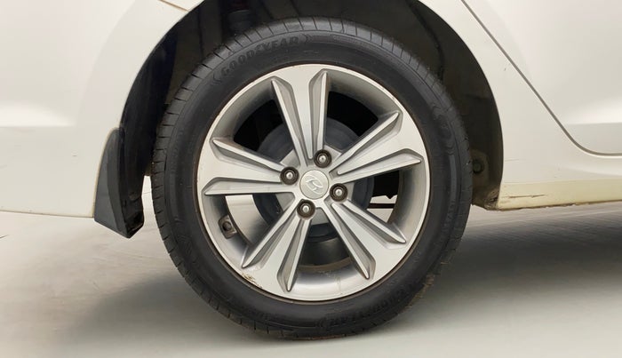 2017 Hyundai Verna 1.6 VTVT SX, CNG, Manual, 76,060 km, Right Rear Wheel