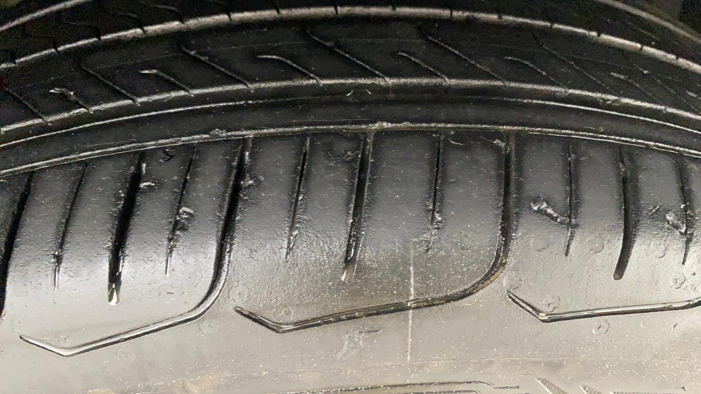 2017 Maruti Swift ZXI, Petrol, Manual, 40,771 km, Right Front Tyre Tread