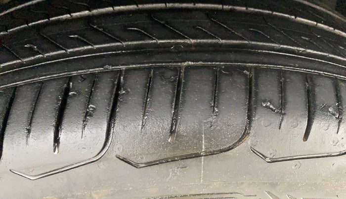 2017 Maruti Swift ZXI, Petrol, Manual, 40,771 km, Right Front Tyre Tread