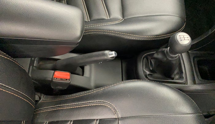 2017 Maruti Swift ZXI, Petrol, Manual, 40,771 km, Gear Lever