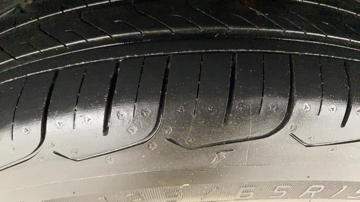 2017 Maruti Swift ZXI, Petrol, Manual, 40,771 km, Left Rear Tyre Tread