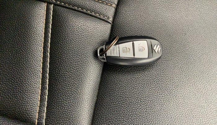 2017 Maruti Swift ZXI, Petrol, Manual, 40,771 km, Key Close Up