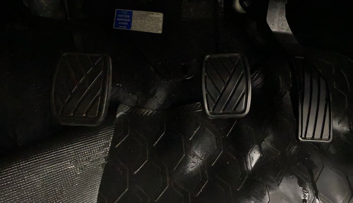 2017 Maruti Swift ZXI, Petrol, Manual, 40,771 km, Pedals