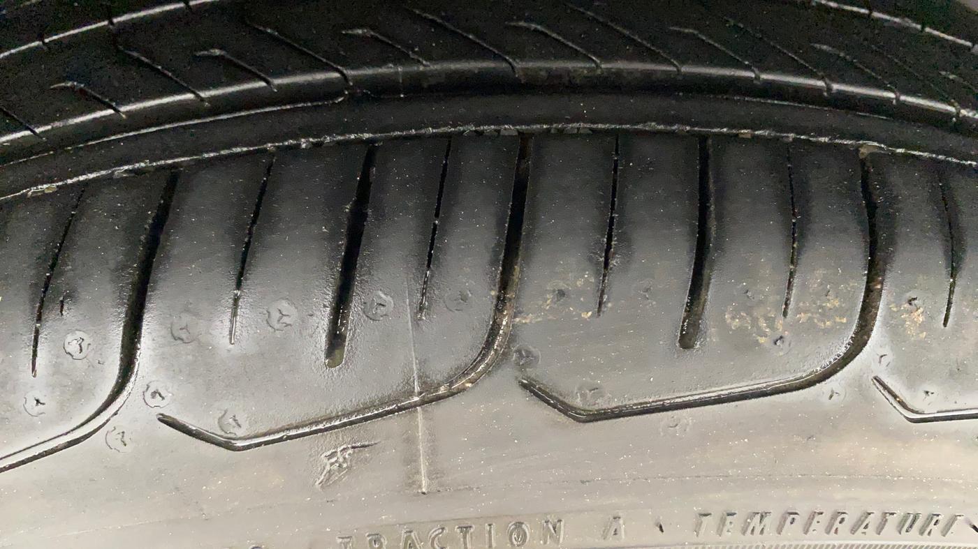 2017 Maruti Swift ZXI, Petrol, Manual, 40,771 km, Right Rear Tyre Tread