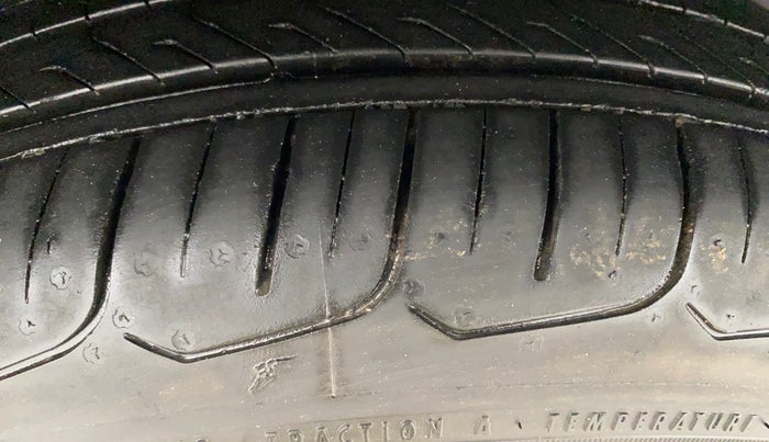 2017 Maruti Swift ZXI, Petrol, Manual, 40,771 km, Right Rear Tyre Tread