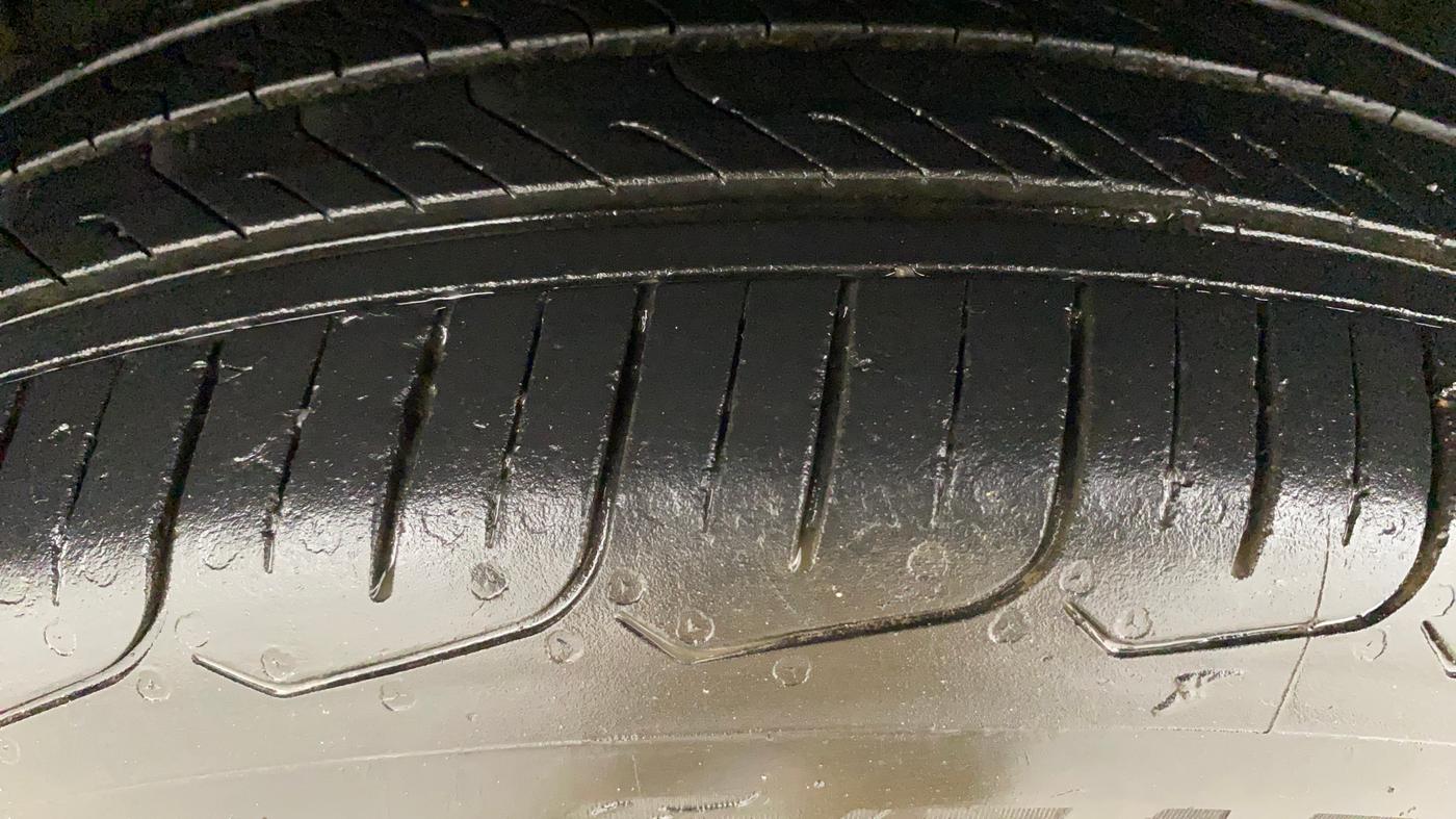 2017 Maruti Swift ZXI, Petrol, Manual, 40,771 km, Left Front Tyre Tread