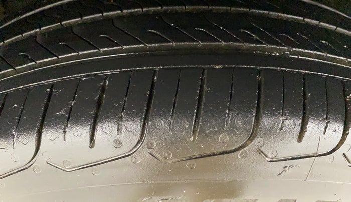 2017 Maruti Swift ZXI, Petrol, Manual, 40,771 km, Left Front Tyre Tread
