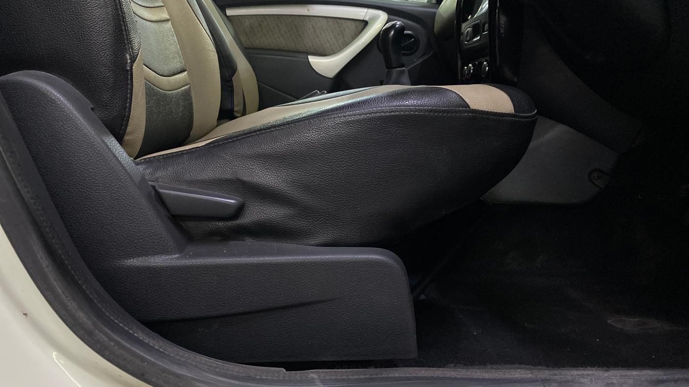 2014 Renault Duster 85 PS RXL DIESEL, Diesel, Manual, 92,271 km, Driver Side Adjustment Panel