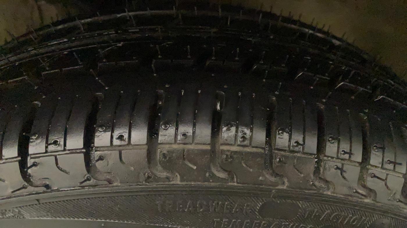 2013 Maruti Alto K10 VXI, Petrol, Manual, 74,689 km, Left Front Tyre Tread