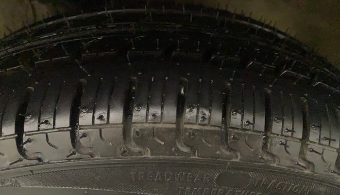 2013 Maruti Alto K10 VXI, Petrol, Manual, 74,689 km, Left Front Tyre Tread