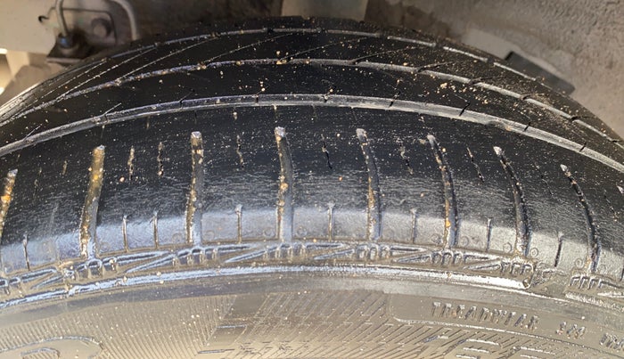 2017 Hyundai Grand i10 SPORTZ (O) 1.2 KAPPA VTVT, Petrol, Manual, 72,997 km, Right Rear Tyre Tread