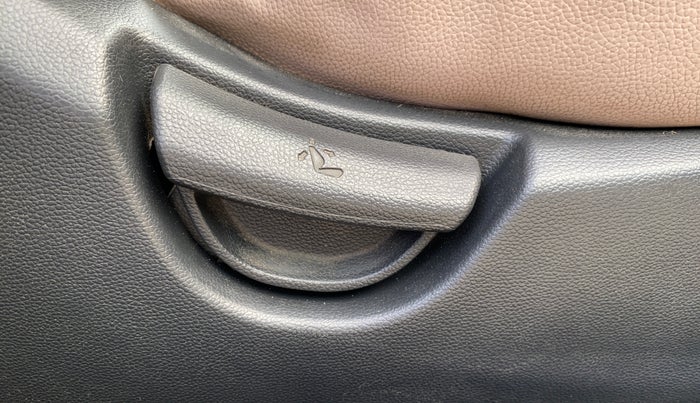 2017 Hyundai Grand i10 SPORTZ (O) 1.2 KAPPA VTVT, Petrol, Manual, 72,997 km, Driver Side Adjustment Panel