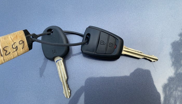 2017 Hyundai Grand i10 SPORTZ (O) 1.2 KAPPA VTVT, Petrol, Manual, 72,997 km, Key Close Up