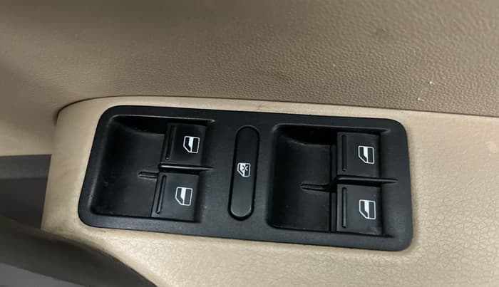 2016 Volkswagen Vento HIGHLINE PETROL AT, Petrol, Automatic, 44,167 km, Driver Side Door Panels Control