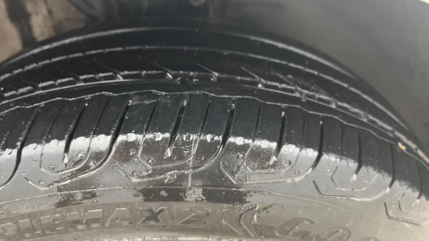 2016 Volkswagen Vento HIGHLINE PETROL AT, Petrol, Automatic, 44,167 km, Right Front Tyre Tread