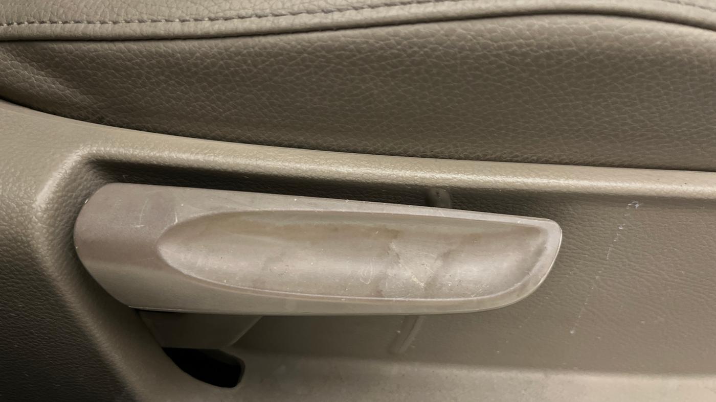 2016 Volkswagen Vento HIGHLINE PETROL AT, Petrol, Automatic, 44,167 km, Driver Side Adjustment Panel