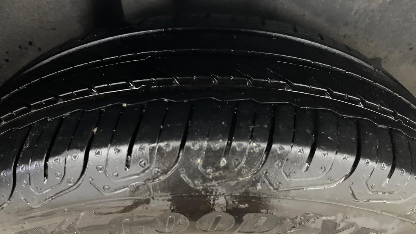 2016 Volkswagen Vento HIGHLINE PETROL AT, Petrol, Automatic, 44,167 km, Right Rear Tyre Tread