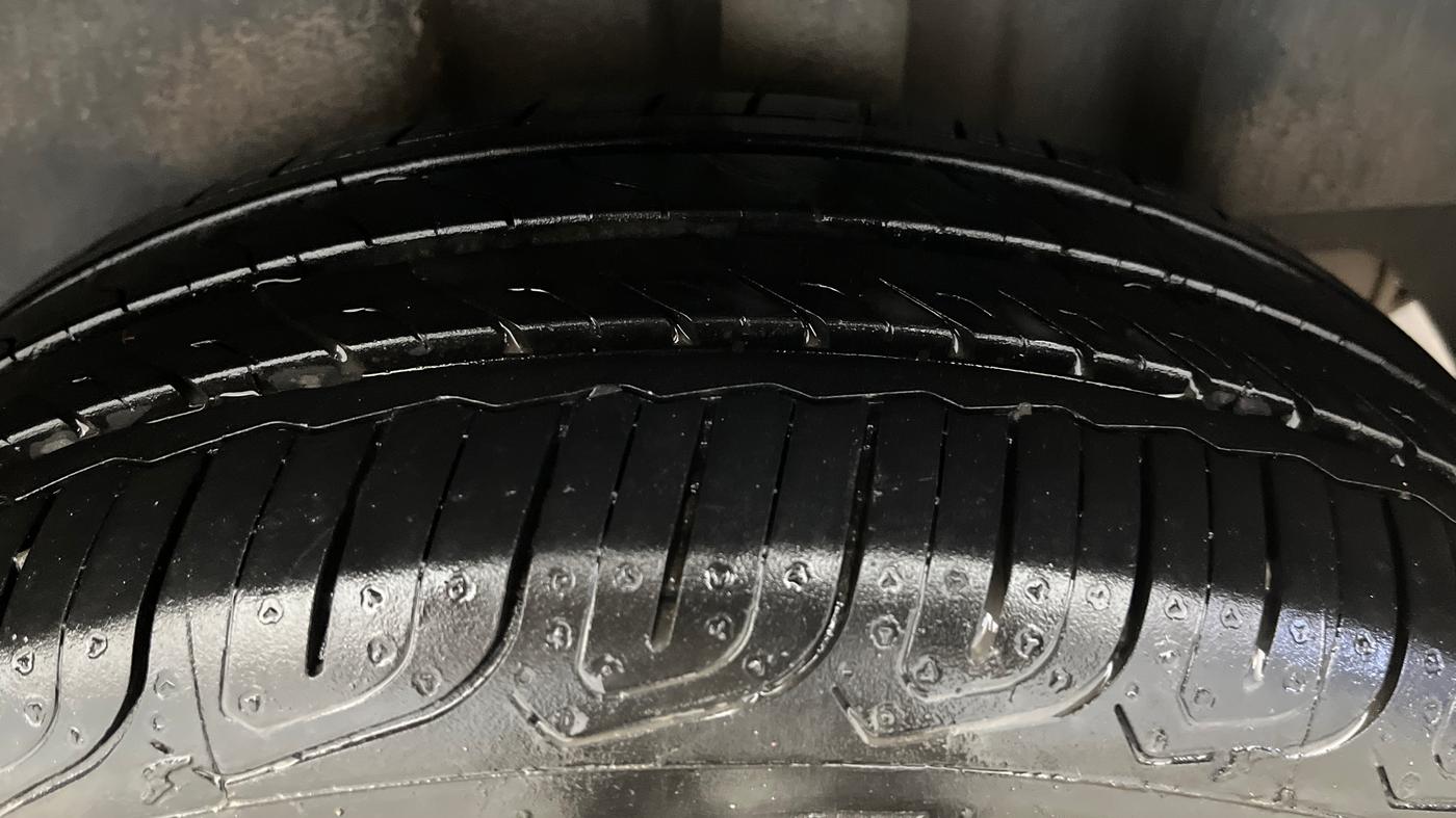 2016 Volkswagen Vento HIGHLINE PETROL AT, Petrol, Automatic, 44,167 km, Left Rear Tyre Tread